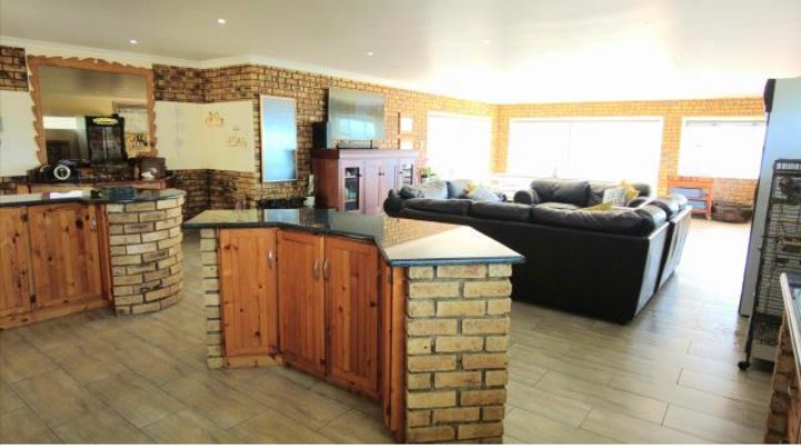 To Let 4 Bedroom Property for Rent in Winterstrand Eastern Cape